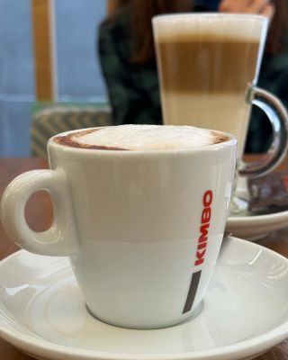 U nás najdeš https://www.caffesinero.cz/kimbo-aroma-gold/